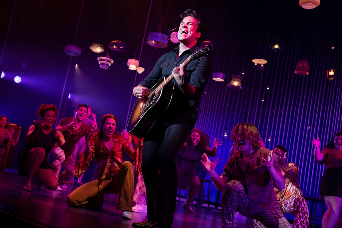 Photos: Neil Diamond Performs and Meets With the Cast at Opening Night of A  BEAUTIFUL NOISE